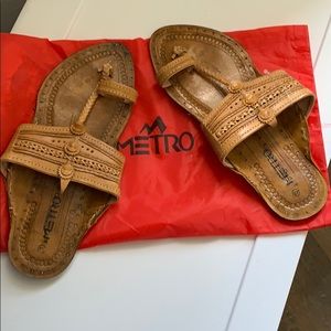 Toe ring slide sandals